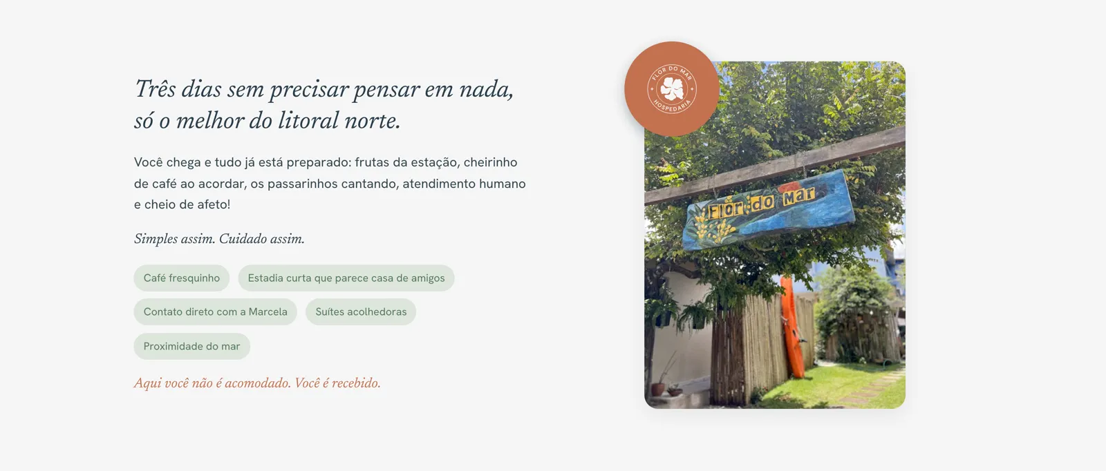 Site Flor do Mar — seção de experiência com foto da placa